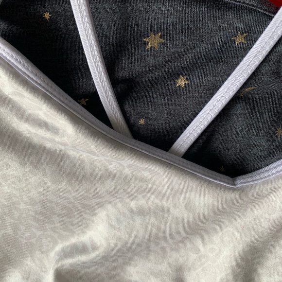 4 Old Navy light support sports bras - Picture 4 of 4